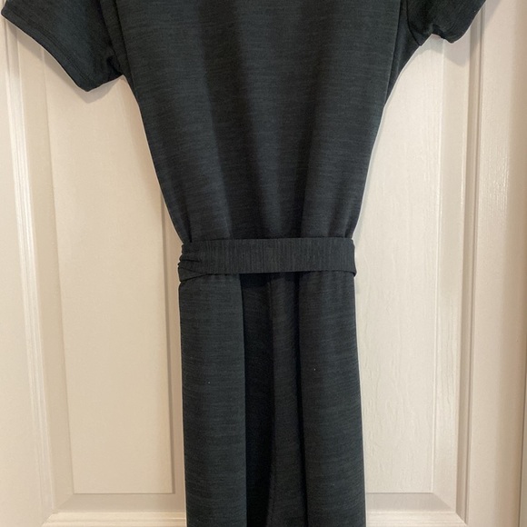 Black jumpsuit. Elastic waist, side pockets, V neck in front/ back, S/S, bow tie - Picture 9 of 10